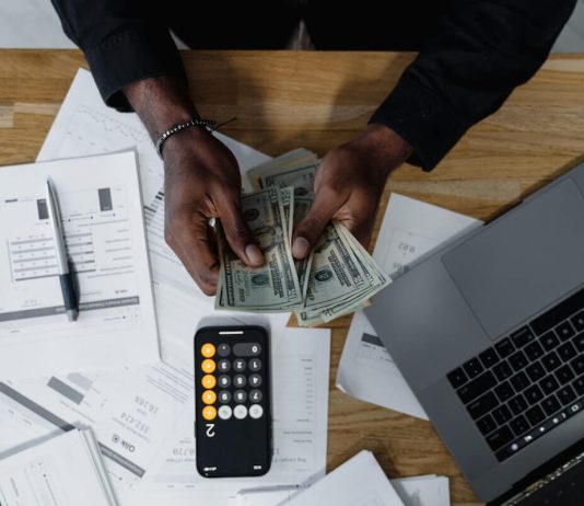 accountant do in a restaurant